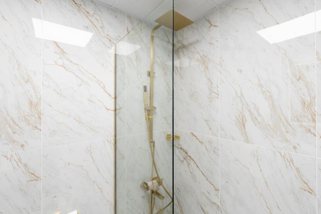 White Sage Stunning New In Marina Apartamento
